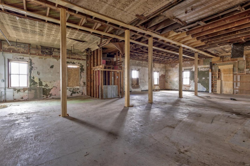 702 Benham Street, Bonne Terre, Missouri 63628, ,Commercial Sale,For Sale,Benham,MAR25017104