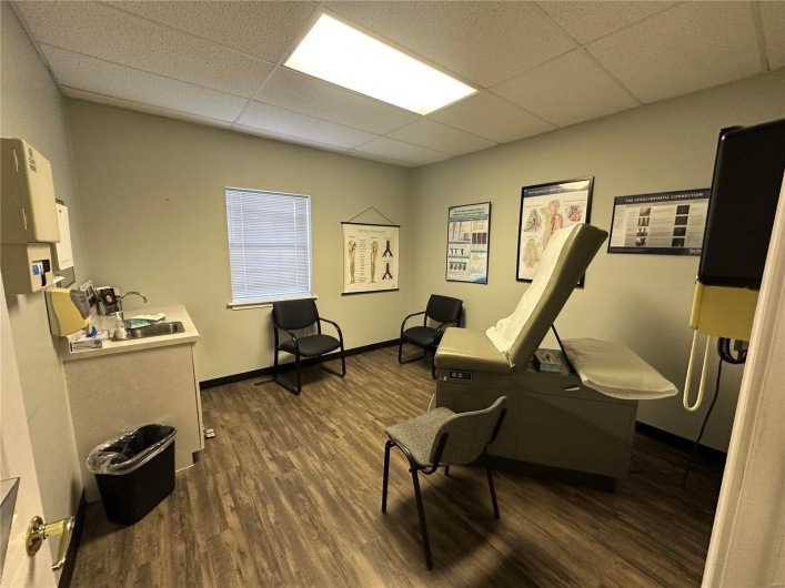 715 Maple Valley Drive, Farmington, Missouri 63640, ,Commercial Lease,For Sale,Maple Valley,MAR25017070
