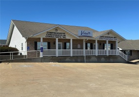 715 Maple Valley Drive, Farmington, Missouri 63640, ,Commercial Lease,For Sale,Maple Valley,MAR25017070