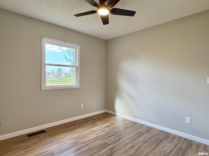 56 WOODLAND Drive, Metropolis, Illinois 62960, 3 Bedrooms Bedrooms, 0 ,3 BathroomsBathrooms,Residential,For Sale,WOODLAND,0,RMAEB457305