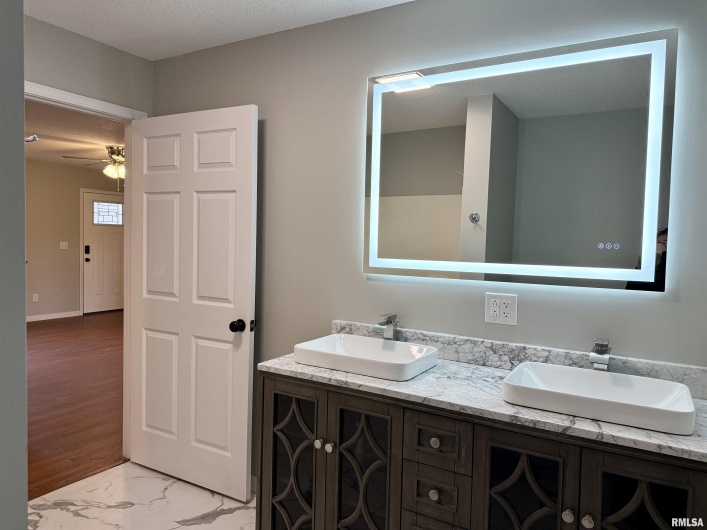 56 WOODLAND Drive, Metropolis, Illinois 62960, 3 Bedrooms Bedrooms, 0 ,3 BathroomsBathrooms,Residential,For Sale,WOODLAND,0,RMAEB457305