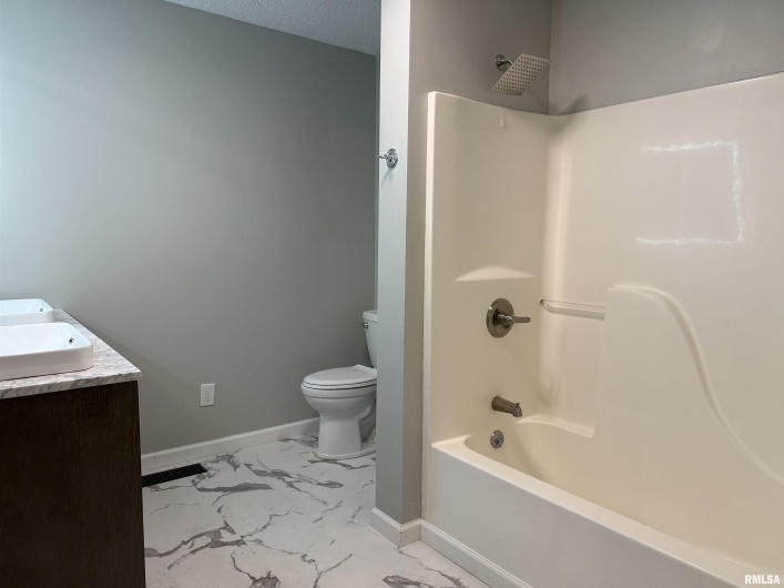 56 WOODLAND Drive, Metropolis, Illinois 62960, 3 Bedrooms Bedrooms, 0 ,3 BathroomsBathrooms,Residential,For Sale,WOODLAND,0,RMAEB457305