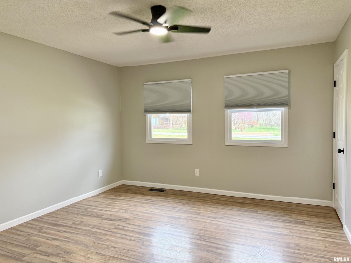 56 WOODLAND Drive, Metropolis, Illinois 62960, 3 Bedrooms Bedrooms, 0 ,3 BathroomsBathrooms,Residential,For Sale,WOODLAND,0,RMAEB457305