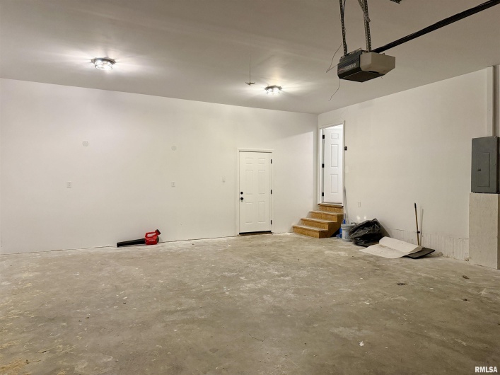 56 WOODLAND Drive, Metropolis, Illinois 62960, 3 Bedrooms Bedrooms, 0 ,3 BathroomsBathrooms,Residential,For Sale,WOODLAND,0,RMAEB457305