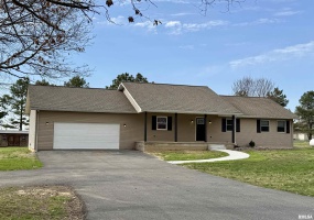 56 WOODLAND Drive, Metropolis, Illinois 62960, 3 Bedrooms Bedrooms, 0 ,3 BathroomsBathrooms,Residential,For Sale,WOODLAND,0,RMAEB457305