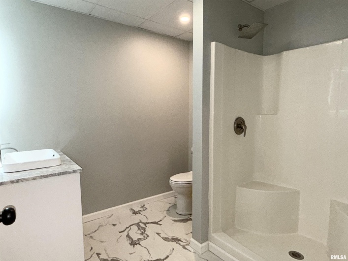 56 WOODLAND Drive, Metropolis, Illinois 62960, 3 Bedrooms Bedrooms, 0 ,3 BathroomsBathrooms,Residential,For Sale,WOODLAND,0,RMAEB457305
