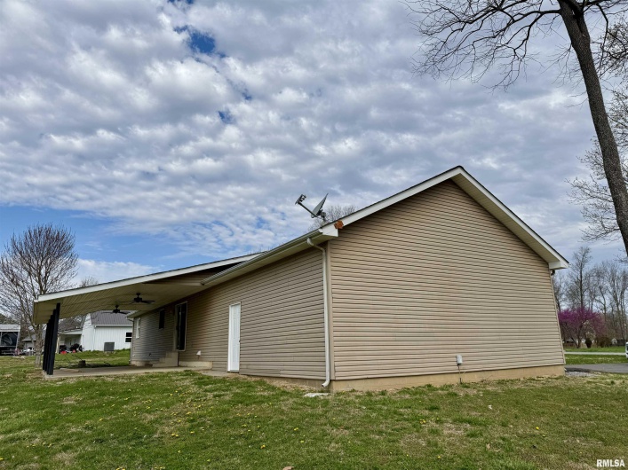 56 WOODLAND Drive, Metropolis, Illinois 62960, 3 Bedrooms Bedrooms, 0 ,3 BathroomsBathrooms,Residential,For Sale,WOODLAND,0,RMAEB457305