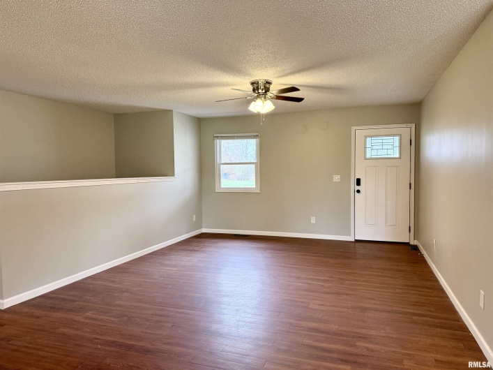 56 WOODLAND Drive, Metropolis, Illinois 62960, 3 Bedrooms Bedrooms, 0 ,3 BathroomsBathrooms,Residential,For Sale,WOODLAND,0,RMAEB457305