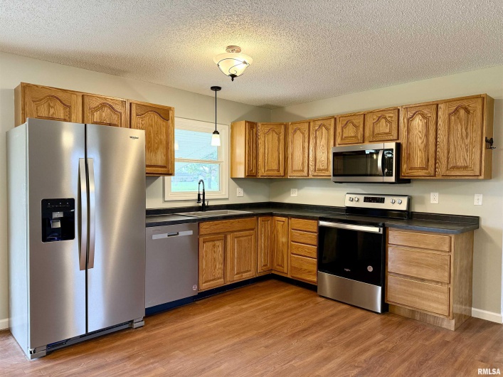 56 WOODLAND Drive, Metropolis, Illinois 62960, 3 Bedrooms Bedrooms, 0 ,3 BathroomsBathrooms,Residential,For Sale,WOODLAND,0,RMAEB457305