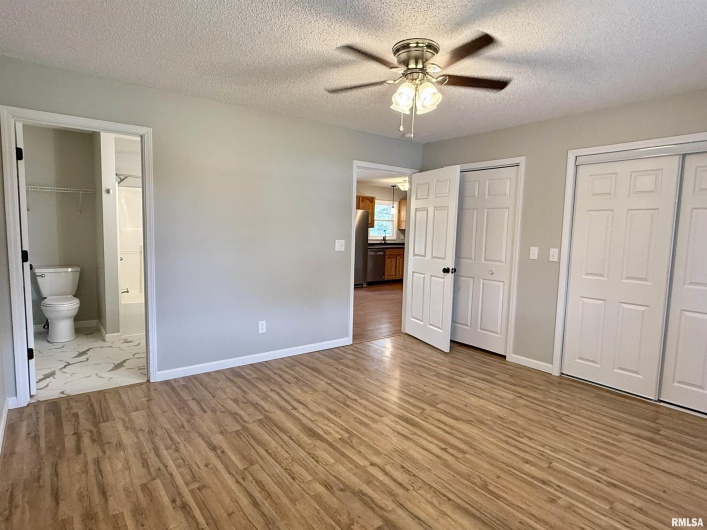 56 WOODLAND Drive, Metropolis, Illinois 62960, 3 Bedrooms Bedrooms, 0 ,3 BathroomsBathrooms,Residential,For Sale,WOODLAND,0,RMAEB457305