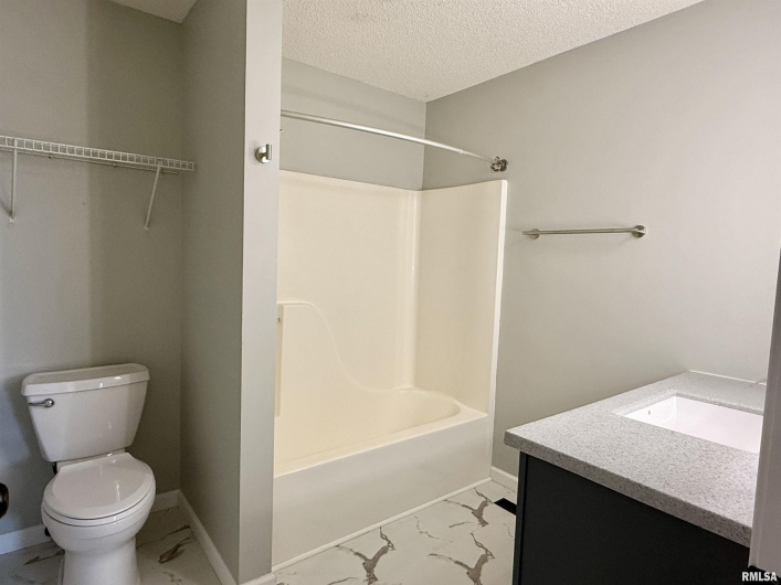 56 WOODLAND Drive, Metropolis, Illinois 62960, 3 Bedrooms Bedrooms, 0 ,3 BathroomsBathrooms,Residential,For Sale,WOODLAND,0,RMAEB457305