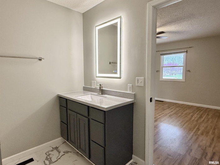 56 WOODLAND Drive, Metropolis, Illinois 62960, 3 Bedrooms Bedrooms, 0 ,3 BathroomsBathrooms,Residential,For Sale,WOODLAND,0,RMAEB457305