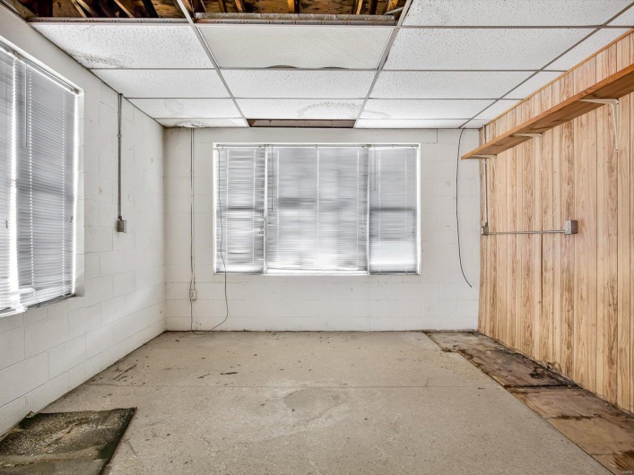 Empty room with a paneled ceiling