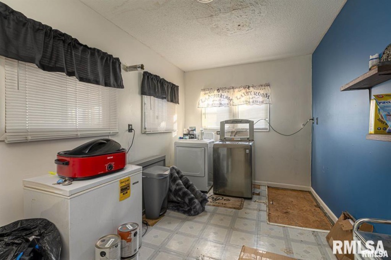 218 3RD Street, Mound City, Illinois 62963, 2 Bedrooms Bedrooms, 0 ,1 BathroomBathrooms,Residential,For Sale,3RD,0,RMAEB457310