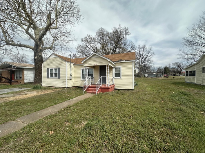 1001 Huffman Avenue, Portageville, Missouri 63873, 2 Bedrooms Bedrooms, 5 Rooms Rooms,1 BathroomBathrooms,Residential,For Sale,Huffman,MAR25019402