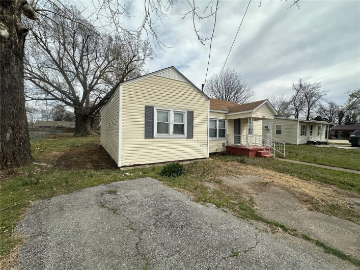 1001 Huffman Avenue, Portageville, Missouri 63873, 2 Bedrooms Bedrooms, 5 Rooms Rooms,1 BathroomBathrooms,Residential,For Sale,Huffman,MAR25019402