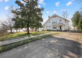 324 Vine Street, Dexter, Missouri 63841, 4 Bedrooms Bedrooms, 10 Rooms Rooms,2 BathroomsBathrooms,Residential,For Sale,Vine,MAR25019503