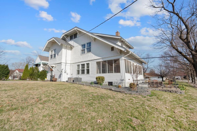324 Vine Street, Dexter, Missouri 63841, 4 Bedrooms Bedrooms, 10 Rooms Rooms,2 BathroomsBathrooms,Residential,For Sale,Vine,MAR25019503