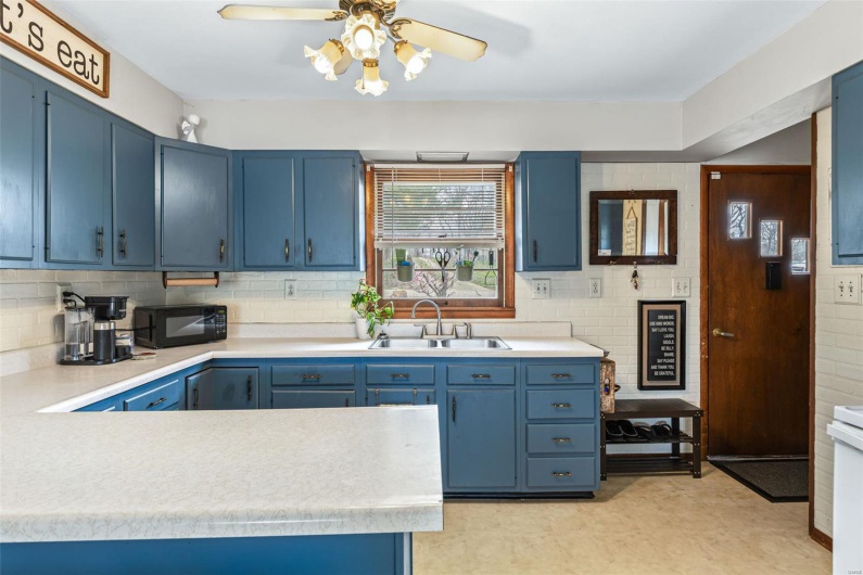 9449 Lake View Drive, Bonne Terre, Missouri 63628, 3 Bedrooms Bedrooms, 9 Rooms Rooms,2 BathroomsBathrooms,Residential,For Sale,Lake View,MAR25017181
