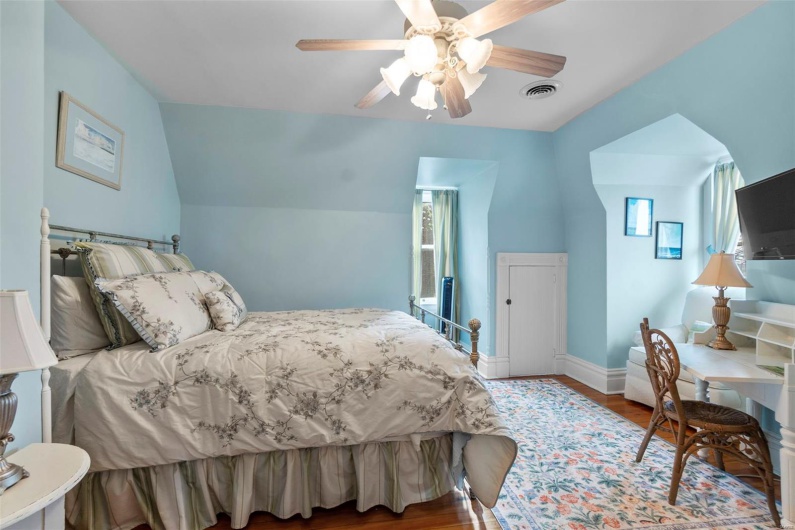 312 Bellevue Street, Cape Girardeau, Missouri 63701, 5 Bedrooms Bedrooms, 10 Rooms Rooms,6 BathroomsBathrooms,Residential,For Sale,Bellevue,MAR25019459