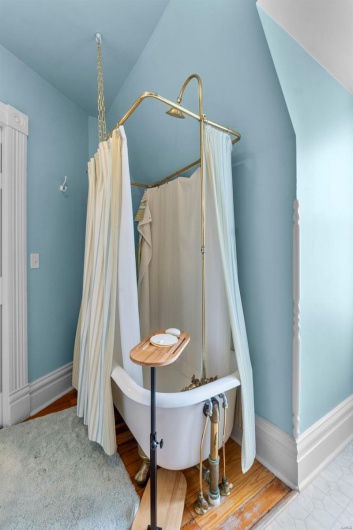 312 Bellevue Street, Cape Girardeau, Missouri 63701, 5 Bedrooms Bedrooms, 10 Rooms Rooms,6 BathroomsBathrooms,Residential,For Sale,Bellevue,MAR25019459