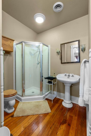 312 Bellevue Street, Cape Girardeau, Missouri 63701, 5 Bedrooms Bedrooms, 10 Rooms Rooms,6 BathroomsBathrooms,Residential,For Sale,Bellevue,MAR25019459