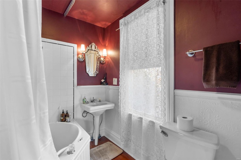 312 Bellevue Street, Cape Girardeau, Missouri 63701, 5 Bedrooms Bedrooms, 10 Rooms Rooms,6 BathroomsBathrooms,Residential,For Sale,Bellevue,MAR25019459