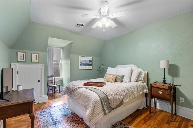312 Bellevue Street, Cape Girardeau, Missouri 63701, 5 Bedrooms Bedrooms, 10 Rooms Rooms,6 BathroomsBathrooms,Residential,For Sale,Bellevue,MAR25019459