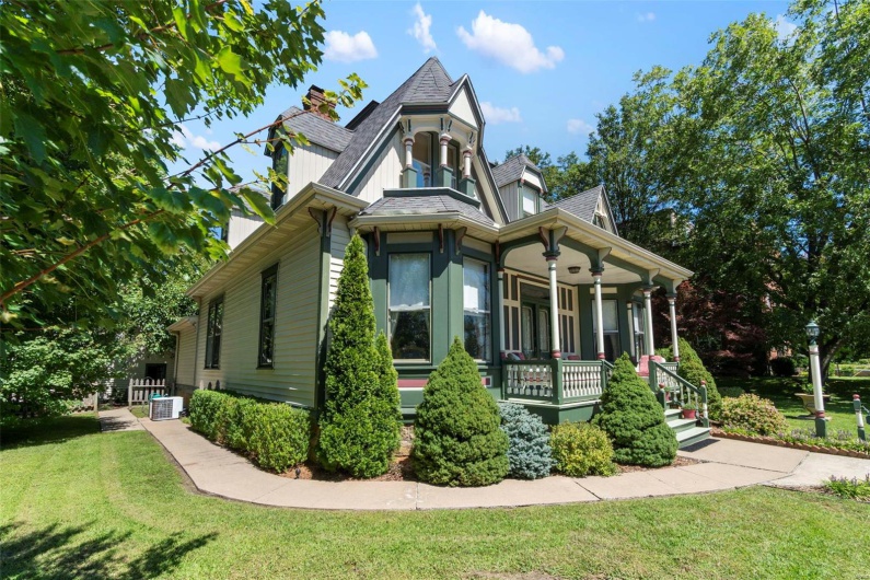 312 Bellevue Street, Cape Girardeau, Missouri 63701, 5 Bedrooms Bedrooms, 10 Rooms Rooms,6 BathroomsBathrooms,Residential,For Sale,Bellevue,MAR25019459