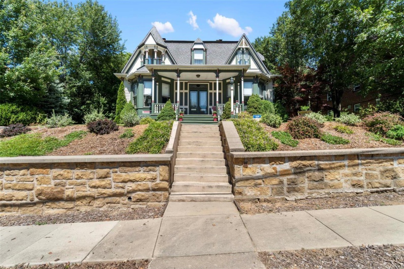312 Bellevue Street, Cape Girardeau, Missouri 63701, 5 Bedrooms Bedrooms, 10 Rooms Rooms,6 BathroomsBathrooms,Residential,For Sale,Bellevue,MAR25019459