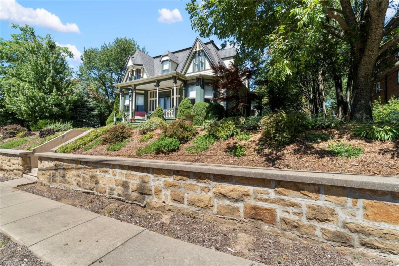 312 Bellevue Street, Cape Girardeau, Missouri 63701, 5 Bedrooms Bedrooms, 10 Rooms Rooms,6 BathroomsBathrooms,Residential,For Sale,Bellevue,MAR25019459