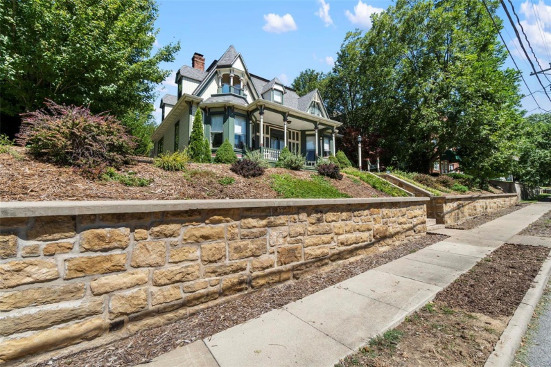 312 Bellevue Street, Cape Girardeau, Missouri 63701, 5 Bedrooms Bedrooms, 10 Rooms Rooms,6 BathroomsBathrooms,Residential,For Sale,Bellevue,MAR25019459