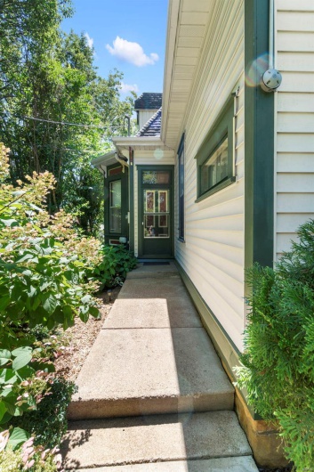 312 Bellevue Street, Cape Girardeau, Missouri 63701, 5 Bedrooms Bedrooms, 10 Rooms Rooms,6 BathroomsBathrooms,Residential,For Sale,Bellevue,MAR25019459