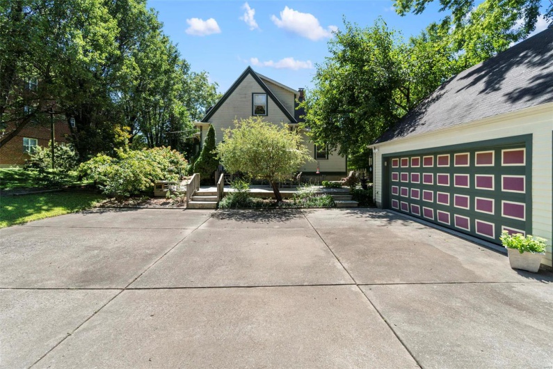 312 Bellevue Street, Cape Girardeau, Missouri 63701, 5 Bedrooms Bedrooms, 10 Rooms Rooms,6 BathroomsBathrooms,Residential,For Sale,Bellevue,MAR25019459