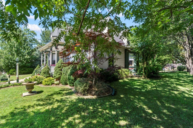 312 Bellevue Street, Cape Girardeau, Missouri 63701, 5 Bedrooms Bedrooms, 10 Rooms Rooms,6 BathroomsBathrooms,Residential,For Sale,Bellevue,MAR25019459
