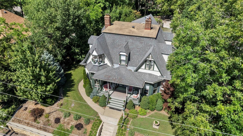 312 Bellevue Street, Cape Girardeau, Missouri 63701, 5 Bedrooms Bedrooms, 10 Rooms Rooms,6 BathroomsBathrooms,Residential,For Sale,Bellevue,MAR25019459
