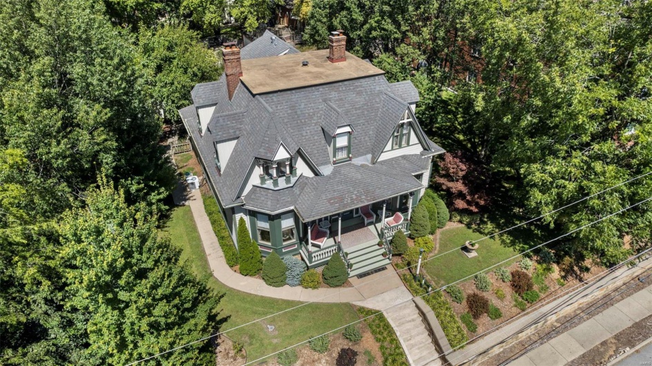 312 Bellevue Street, Cape Girardeau, Missouri 63701, 5 Bedrooms Bedrooms, 10 Rooms Rooms,6 BathroomsBathrooms,Residential,For Sale,Bellevue,MAR25019459