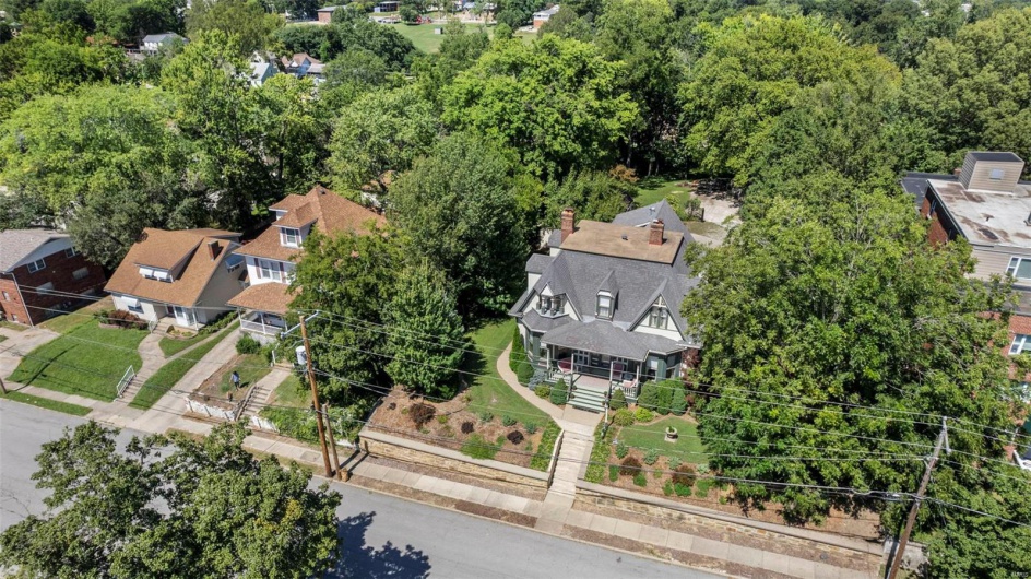 312 Bellevue Street, Cape Girardeau, Missouri 63701, 5 Bedrooms Bedrooms, 10 Rooms Rooms,6 BathroomsBathrooms,Residential,For Sale,Bellevue,MAR25019459