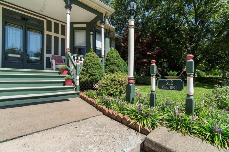 312 Bellevue Street, Cape Girardeau, Missouri 63701, 5 Bedrooms Bedrooms, 10 Rooms Rooms,6 BathroomsBathrooms,Residential,For Sale,Bellevue,MAR25019459