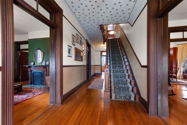 312 Bellevue Street, Cape Girardeau, Missouri 63701, 5 Bedrooms Bedrooms, 10 Rooms Rooms,6 BathroomsBathrooms,Residential,For Sale,Bellevue,MAR25019459