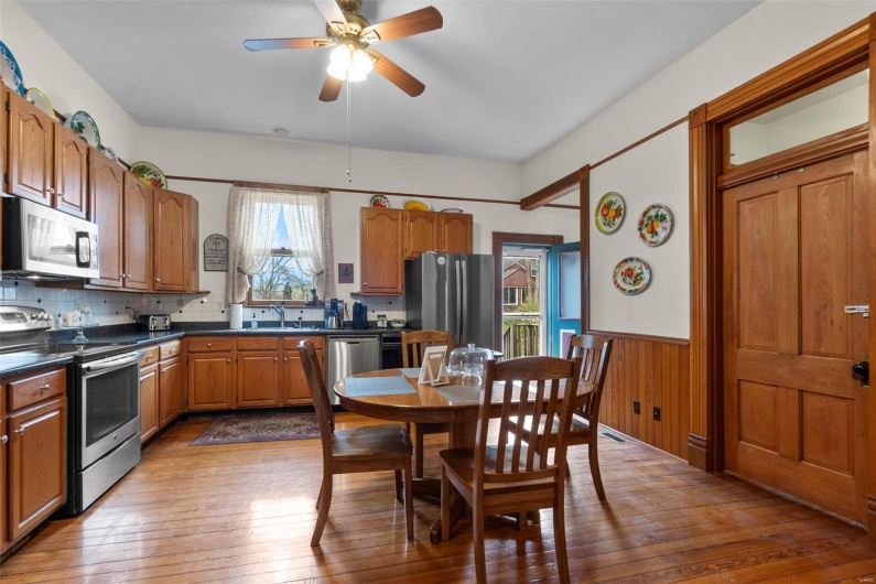 312 Bellevue Street, Cape Girardeau, Missouri 63701, 5 Bedrooms Bedrooms, 10 Rooms Rooms,6 BathroomsBathrooms,Residential,For Sale,Bellevue,MAR25019459