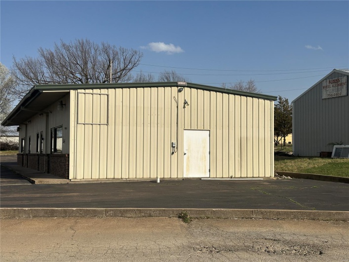 109 Vierse Drive, Farmington, Missouri 63640, ,Commercial Sale,For Sale,Vierse,MAR25019660