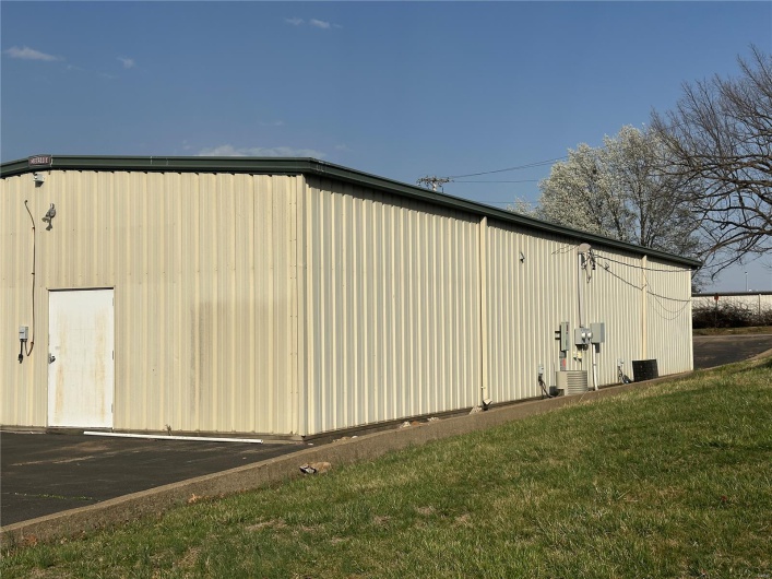 109 Vierse Drive, Farmington, Missouri 63640, ,Commercial Sale,For Sale,Vierse,MAR25019660