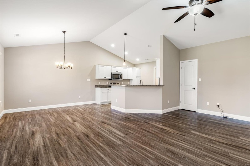 533 Windsor Lane Lane, Farmington, Missouri 63640, 3 Bedrooms Bedrooms, 9 Rooms Rooms,2 BathroomsBathrooms,Residential,For Sale,Windsor Lane,MAR25016411