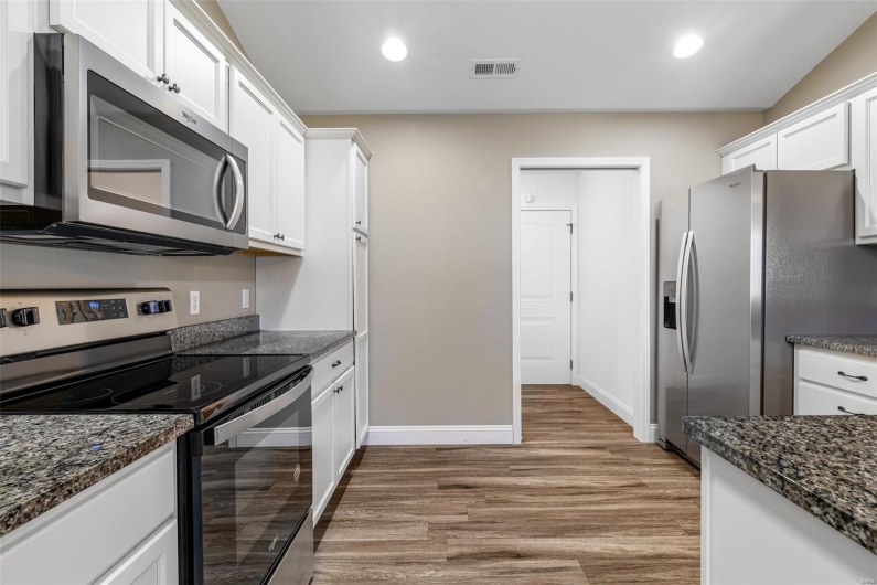 533 Windsor Lane Lane, Farmington, Missouri 63640, 3 Bedrooms Bedrooms, 9 Rooms Rooms,2 BathroomsBathrooms,Residential,For Sale,Windsor Lane,MAR25016411