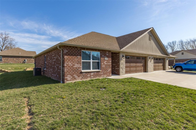 533 Windsor Lane Lane, Farmington, Missouri 63640, 3 Bedrooms Bedrooms, 9 Rooms Rooms,2 BathroomsBathrooms,Residential,For Sale,Windsor Lane,MAR25016411