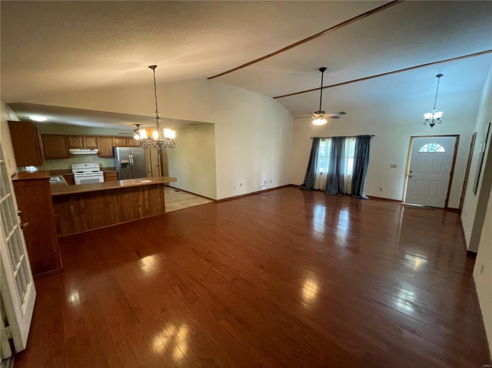 120 Kate Drive, Sikeston, Missouri 63801, 3 Bedrooms Bedrooms, 9 Rooms Rooms,2 BathroomsBathrooms,Residential,For Sale,Kate,MAR25019734