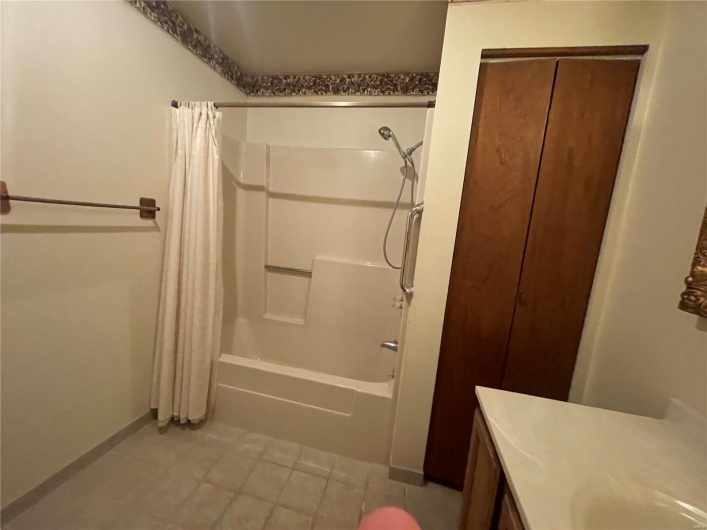 120 Kate Drive, Sikeston, Missouri 63801, 3 Bedrooms Bedrooms, 9 Rooms Rooms,2 BathroomsBathrooms,Residential,For Sale,Kate,MAR25019734