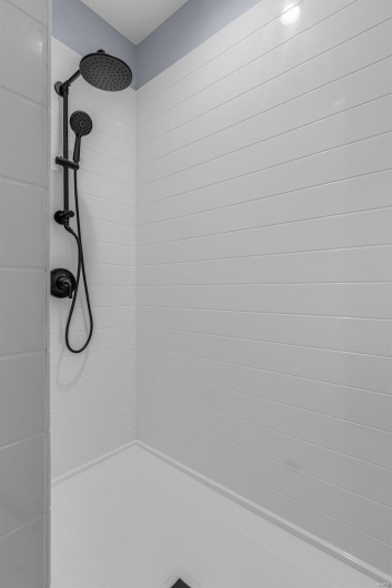 Bathroom featuring a tile shower