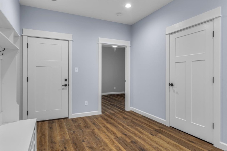 213 Lakeview Drive, Farmington, Missouri 63640, 4 Bedrooms Bedrooms, 11 Rooms Rooms,2 BathroomsBathrooms,Residential,For Sale,Lakeview,MAR25019644
